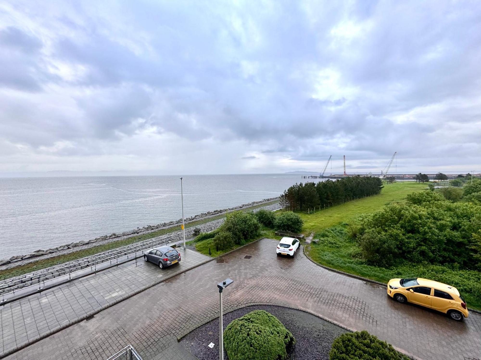 Ocean Park Apartments - Oceanfront - Free Parking And Fast Wifi Edimburgo Esterno foto