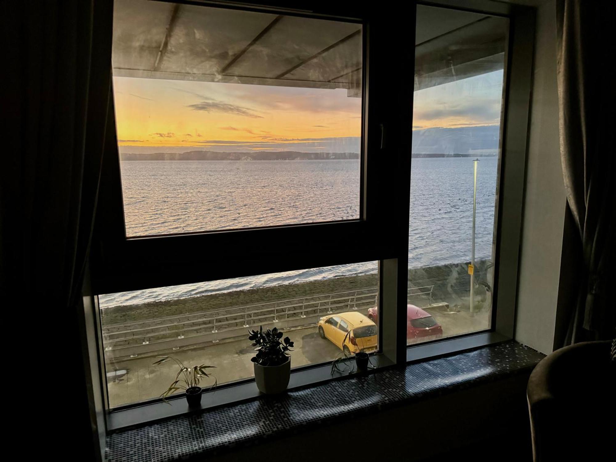 Ocean Park Apartments - Oceanfront - Free Parking And Fast Wifi Edimburgo Esterno foto