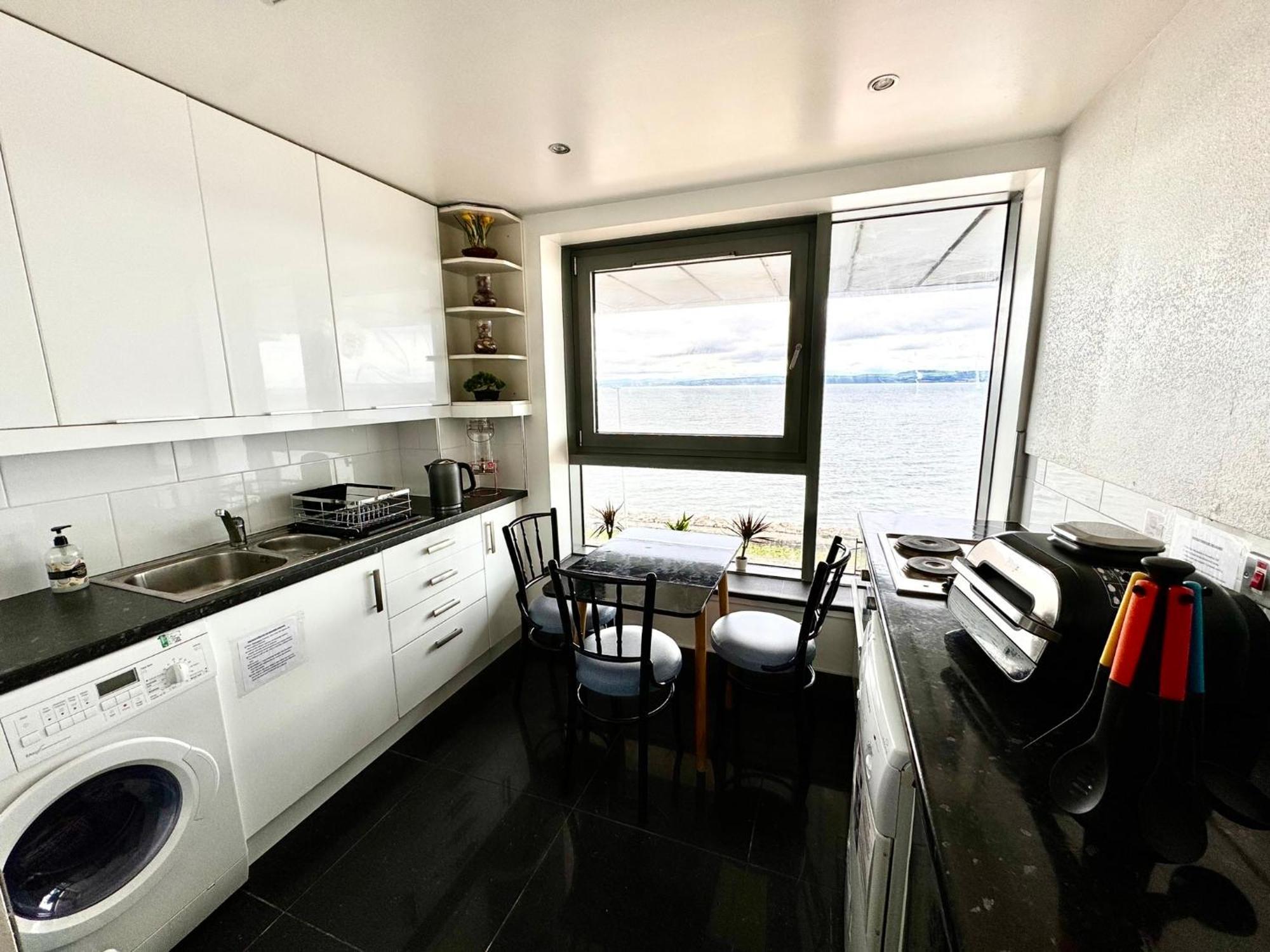Ocean Park Apartments - Oceanfront - Free Parking And Fast Wifi Edimburgo Esterno foto